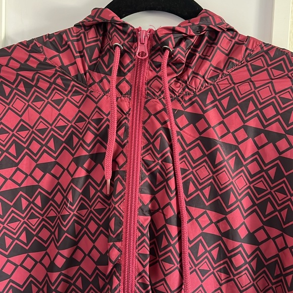 Beautiful Giant Men’s lightweight jacket in red/black - Picture 4 of 12